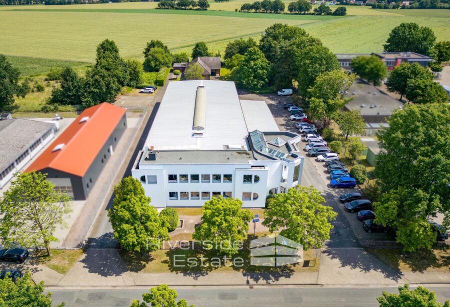Umfahrmöglichkeit rundum die Halle für LKW