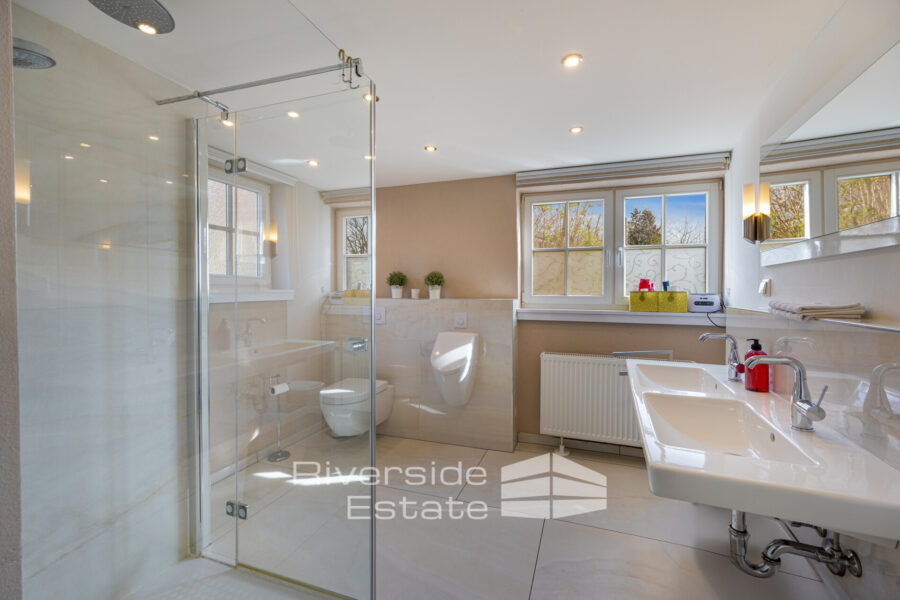 Bad im EG mit Dusche